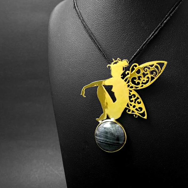 ~Seastone Collection~ "Fairy" - Μενταγιόν από ορείχαλκο και φυσικό βότσαλο.
