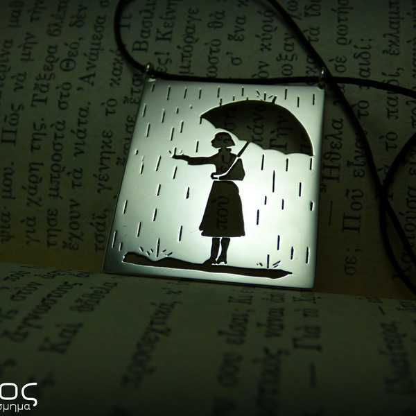 " Girl in the rain " - Μενταγιόν επάργυρο με κορδόνι Μακραμέ!