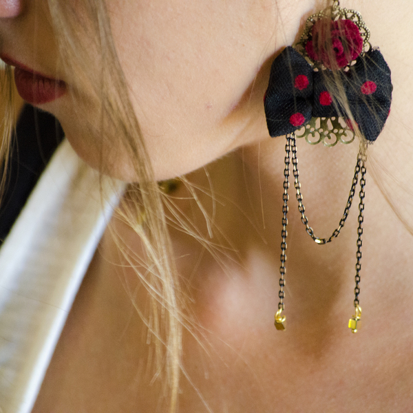 Red Rose Εarrings (σκουλαρίκια κρεμαστά με φιογκάκι πουά)