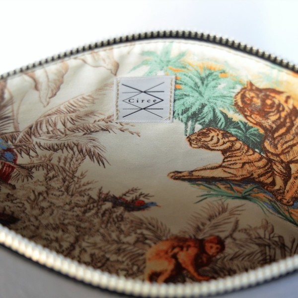 Μαύρο δερμάτινο pouch με λουράκι χεριού