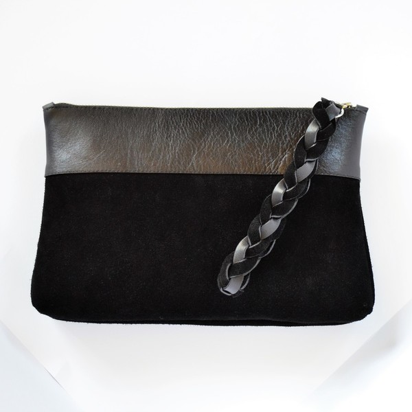 Μαύρο δερμάτινο pouch με λουράκι χεριού