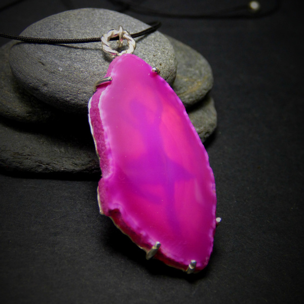 "Fuchsia Lace" - Μενταγιόν με έναν φυσικό Δαντελωτό Αχάτη!