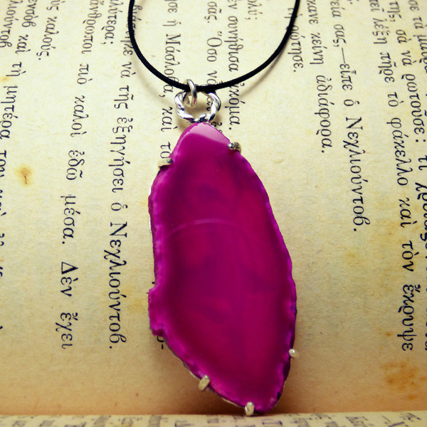 "Fuchsia Lace" - Μενταγιόν με έναν φυσικό Δαντελωτό Αχάτη!