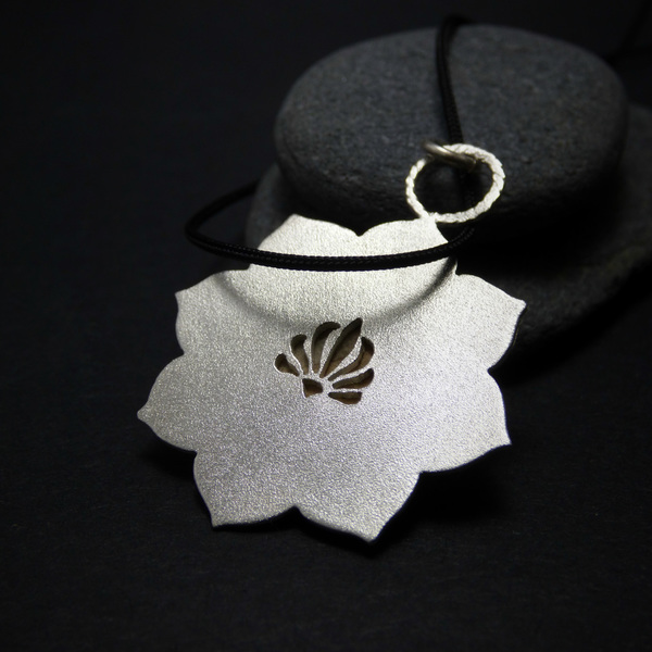 " Druzy Matte Flower " - Χειροποίητο επάργυρο μενταγιόν με Druzy Aχάτη.