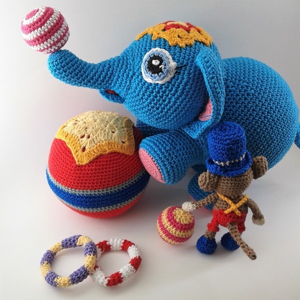 Πλεκτές κούκλες τσίρκου σετ - Lola and Timi, the agile monkey amigurumi σετ