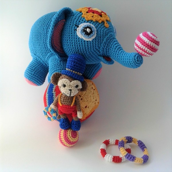 Πλεκτές κούκλες τσίρκου σετ - Lola and Timi, the agile monkey amigurumi σετ