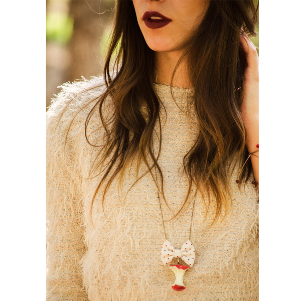 Snow White Necklace