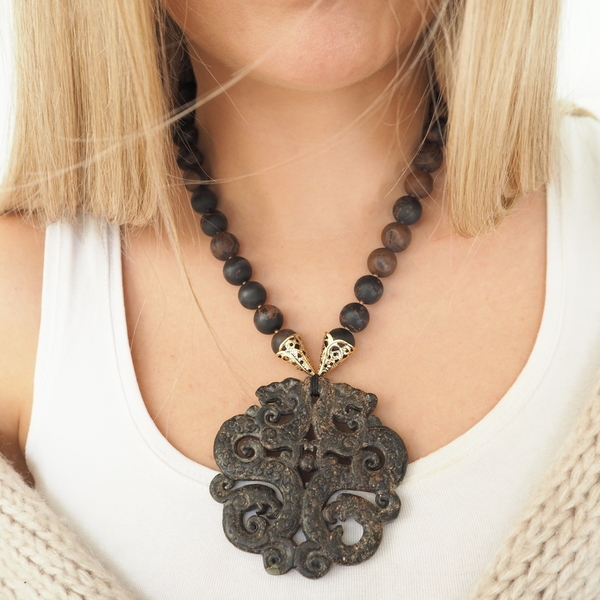 Μακρύ κολιέ ∘BOHO∘ με έθνικ στοιχείο από καφέ Jade
