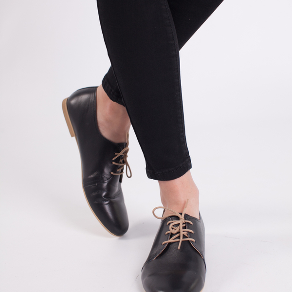 μαύρα δερμάτινα oxfords