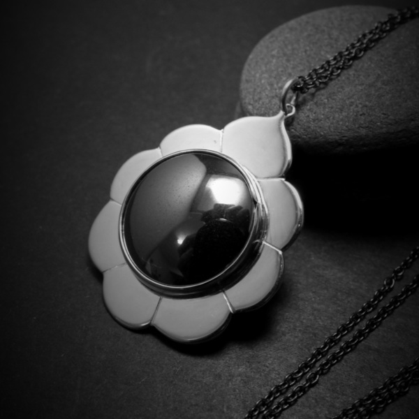 " Hematite " - Χειροποίητο επάργυρο μενταγιόν με Αιματίτη!