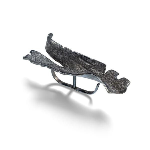 Black Platinum Silver Ichnos Ring