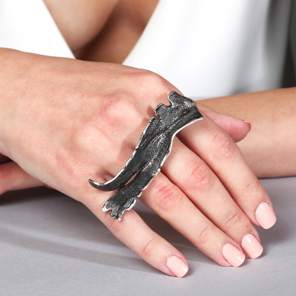 Black Platinum Silver Ichnos Ring