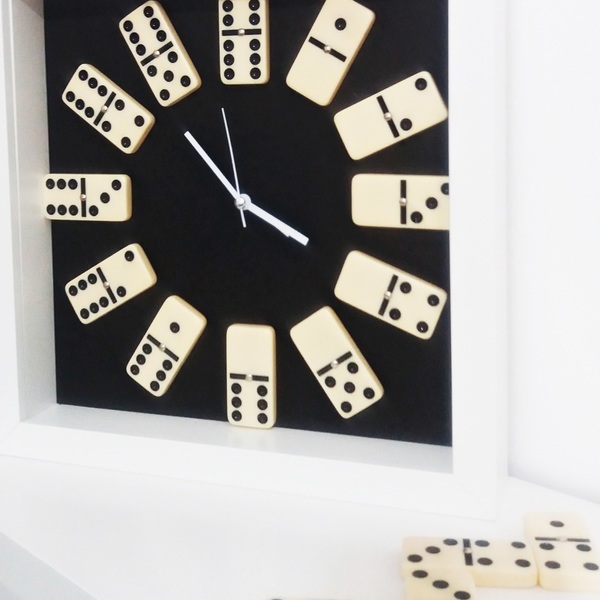 Domino Clock with black or white frame