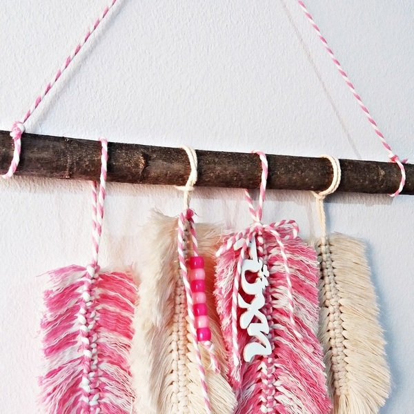 Wallhanging girl decoration "Pink feather"