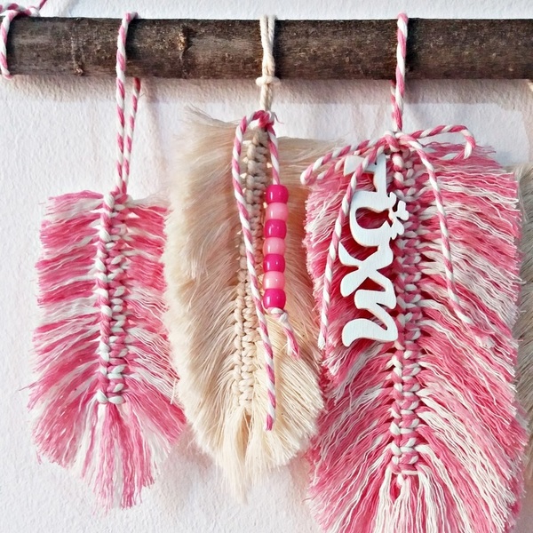 Wallhanging girl decoration "Pink feather"