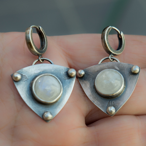 Ασημένια σκουλαρίκια με Φεγγαρόπετρα (moonstone)