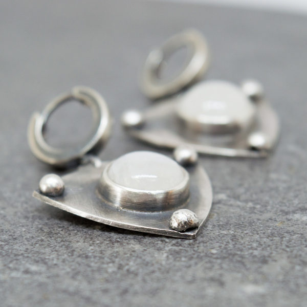Ασημένια σκουλαρίκια με Φεγγαρόπετρα (moonstone)