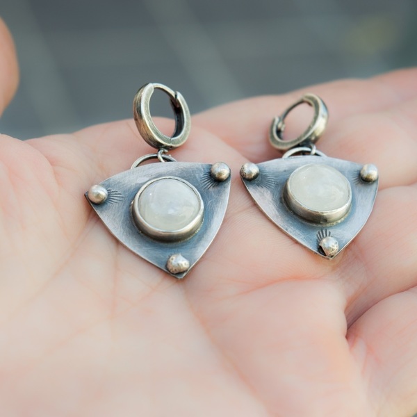 Ασημένια σκουλαρίκια με Φεγγαρόπετρα (moonstone)