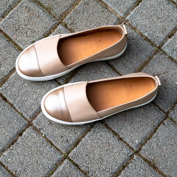 Δερμάτινο αθλητικό loafer “Wonder Woman” nude-dusty gold