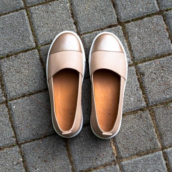 Δερμάτινο αθλητικό loafer “Wonder Woman” nude-dusty gold