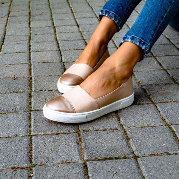 Δερμάτινο αθλητικό loafer “Wonder Woman” nude-dusty gold