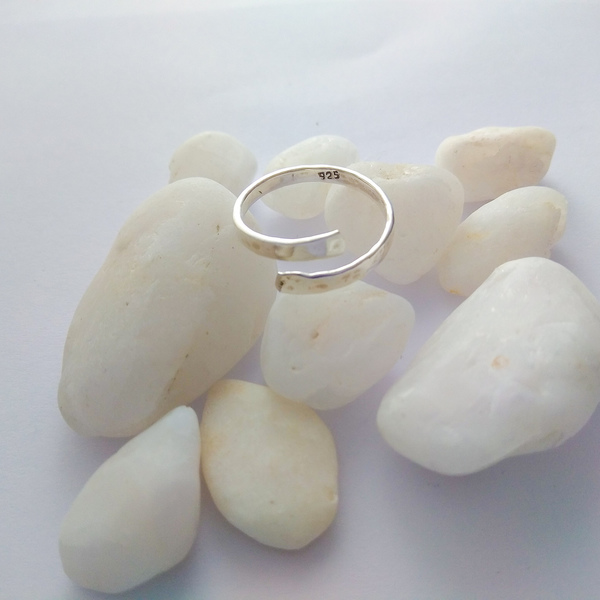 Ανοιχτό δαχτυλίδι από ασήμι. Open silver ring