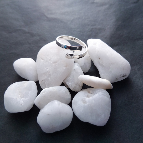 Ανοιχτό δαχτυλίδι από ασήμι. Open silver ring