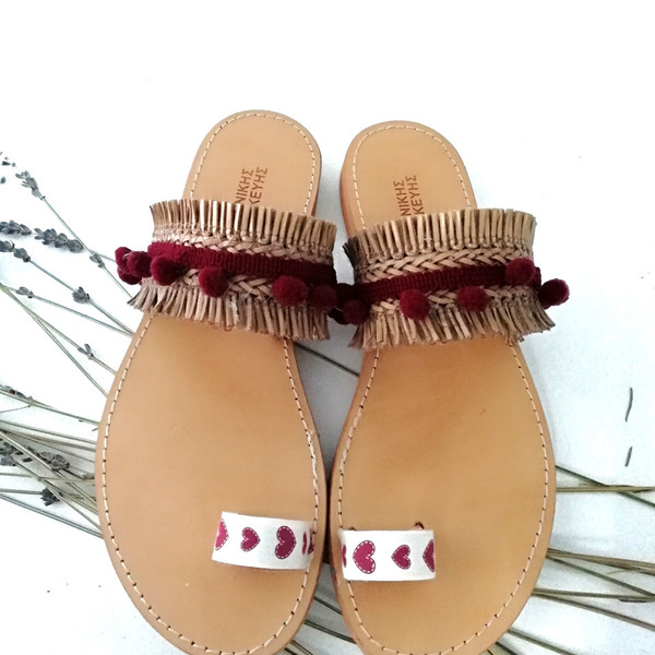 Boho χειροποίητα σανδάλια σε ρομαντικό στύλ