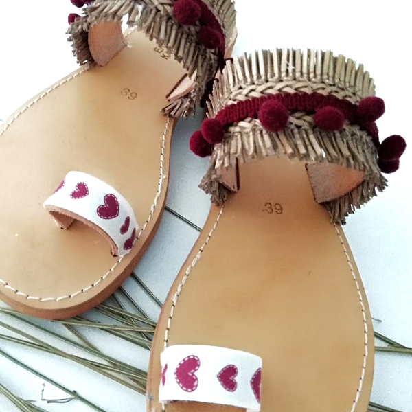 Boho χειροποίητα σανδάλια σε ρομαντικό στύλ