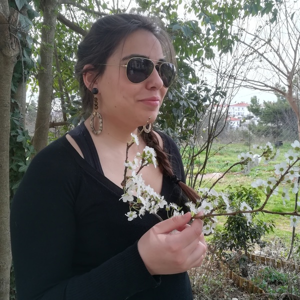 Μεγάλα σκουλαρίκια με πλεξιγκλάς και χάντρες μάτι της τίγρης.