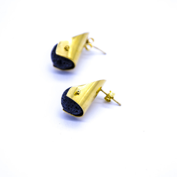 Stud earrings with lava