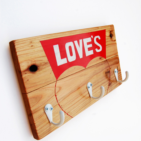 LOVE'S_Μοναδική επίτοιχη κρεμάστρα