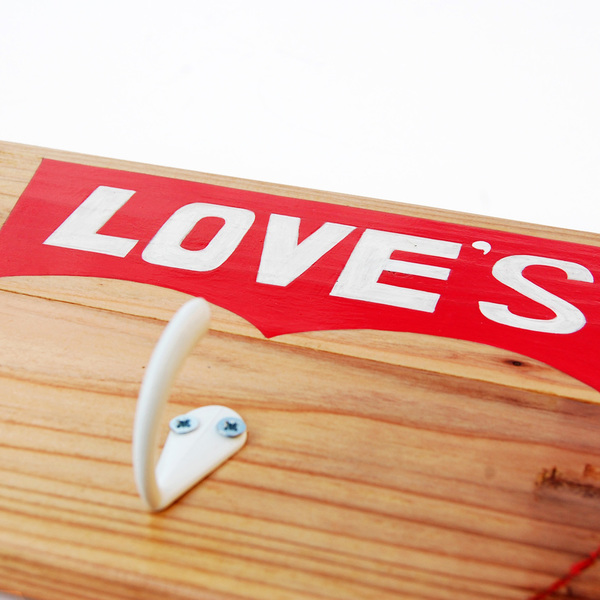 LOVE'S_Μοναδική επίτοιχη κρεμάστρα