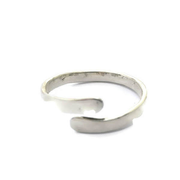 Ανοιχτό δαχτυλίδι από ασήμι. Open silver ring