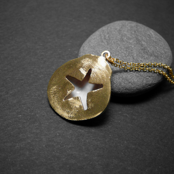 " Golden Seashell " - Χειροποίητο επίχρυσο μενταγιόν με φυσικό κοχύλι της Θάλασσας