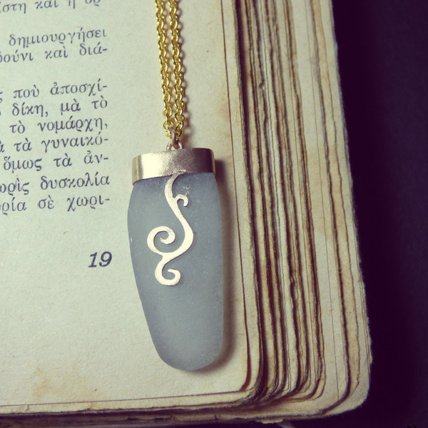 " Golden Seaglass necklace" - Xειροποίητο επίχρυσο ματ μενταγιόν με γυαλάκι της θάλασσας!