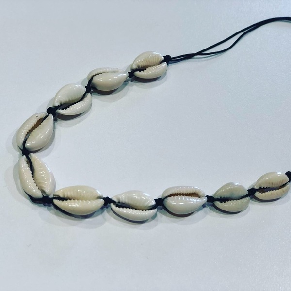 Χειροποίητο choker κολιέ με λευκά κοχύλια