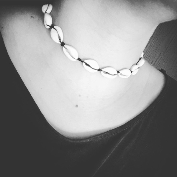 Χειροποίητο choker κολιέ με λευκά κοχύλια