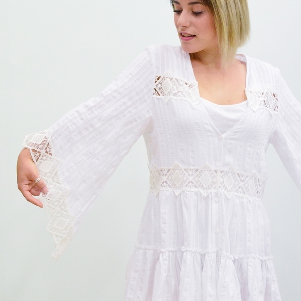 Boho κοντό φόρεμα με δαντέλα