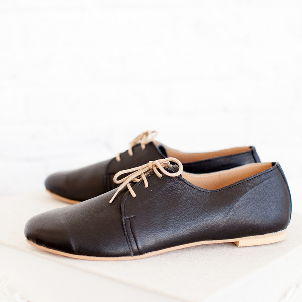 μαύρα δερμάτινα oxfords