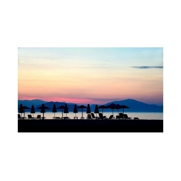 Κάδρο. Φωτογραφία της παραλίας την ώρα της δύσης.