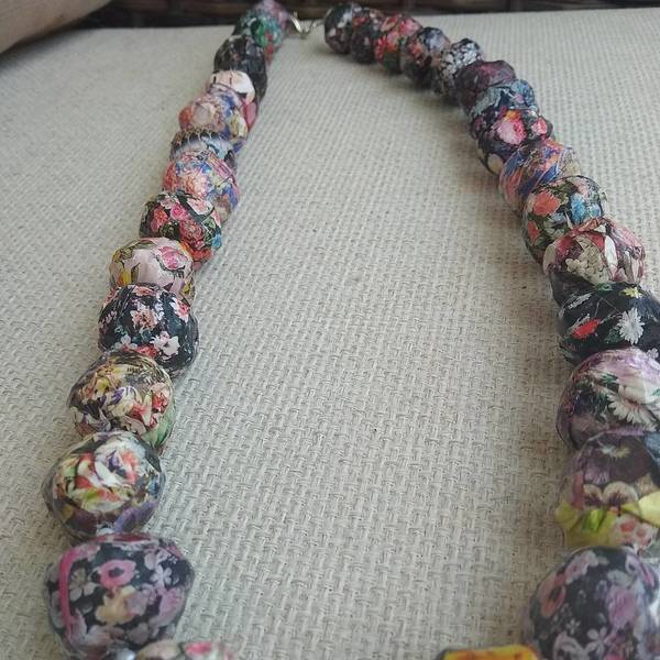 κολιέ μακρύ χάντρες λουλούδια floral, παπιέ μασέ πολύχρωμο