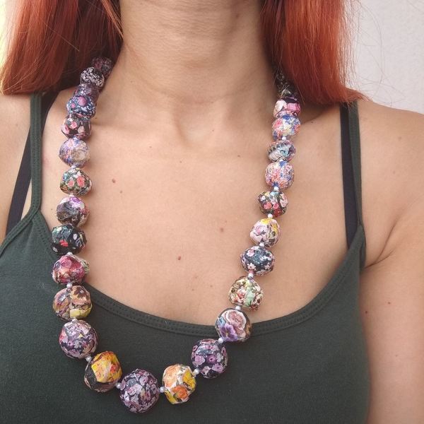 κολιέ μακρύ χάντρες λουλούδια floral, παπιέ μασέ πολύχρωμο
