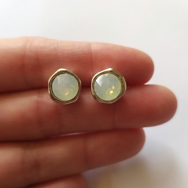Minimal swarovski frost white