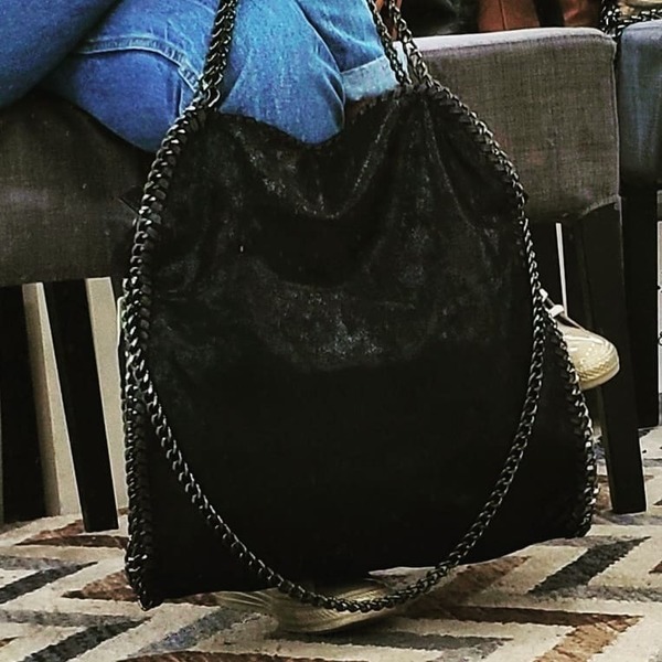 Μεγάλη Γυαλιστερή Τσάντα με Αλυσίδα