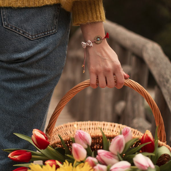 Μαρτάκι με πουά φιογκάκι , Hello March