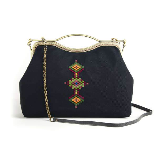 Clutch τσάντα με αλυσίδα και χειροποιητο κεντημα