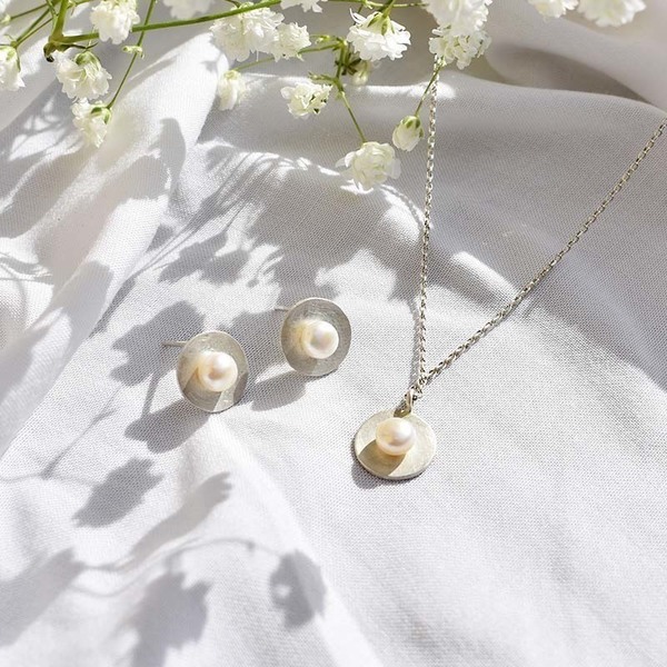 Daisy Silver Χειροποίητα Σκουλαρίκια Καρφωτά από Ασημί 925 και Μαργαριτάρι