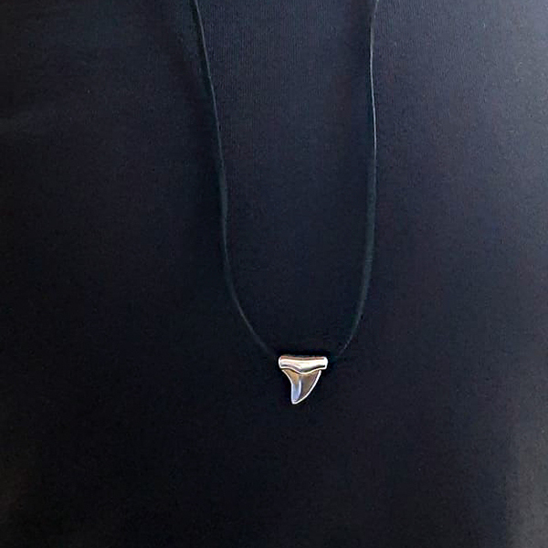 Ανδρικό μενταγιόν shark tooth silver