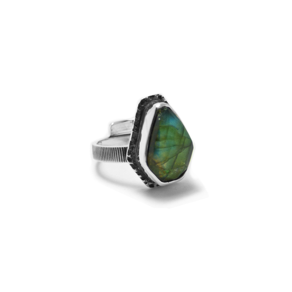 " SIlver Gothic Labradorite " - Χειροποίητο ασημένιο δαχτυλίδι με Λαβραδορίτη!
